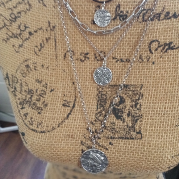 Jewelry Bundle 5 Necklaces - Picture 5 of 16